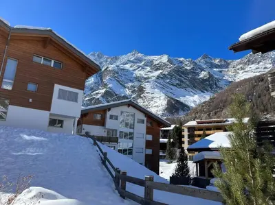 Ein allgemeiner Bergblick oder ein Berglick von der Ferienwohnung aus