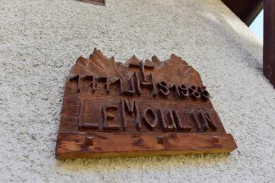 Ein Zertifikat, Auszeichnung, Logo oder anderes Dokument, das in der Unterkunft Apartment Moulin ausgestellt ist