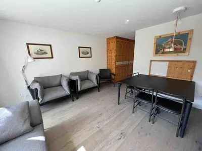 Ein Sitzbereich in der Unterkunft Modern Zermatt apartment with Matterhorn view