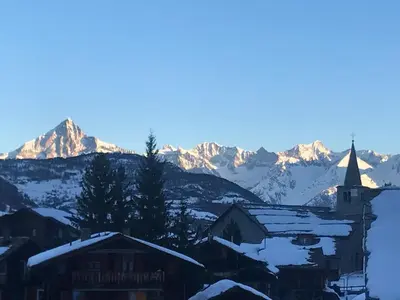 Ein allgemeiner Bergblick oder ein Berglick von der Ferienwohnung aus