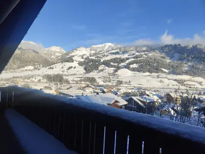 Ein allgemeiner Bergblick oder ein Berglick von der Ferienwohnung aus