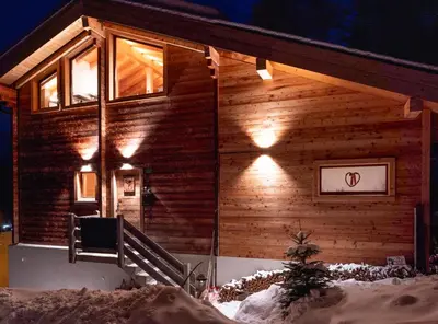 Das Gebäude in dem sich das Chalet befindet