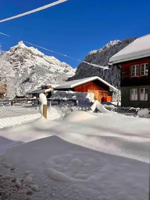 Ein allgemeiner Bergblick oder ein Berglick von der Ferienwohnung aus
