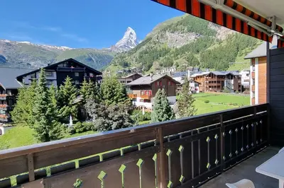 Ein allgemeiner Bergblick oder ein Berglick von der Ferienwohnung aus