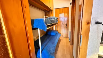 Ein Etagenbett oder Etagenbetten in einem Zimmer der Unterkunft BeauLieu - free parking