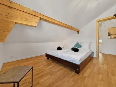 Ein Bett oder Betten in einem Zimmer der Unterkunft The Laughing Cow - 10 mns from Sion and ski