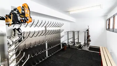 Ein Etagenbett oder Etagenbetten in einem Zimmer der Unterkunft Apartments Riederhof, Riederalp