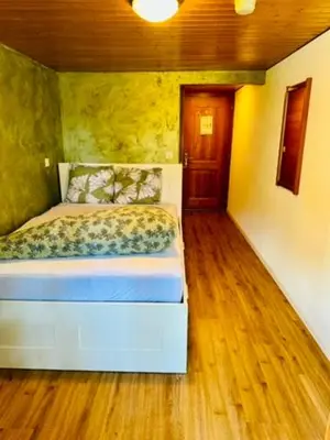 Ein Bett oder Betten in einem Zimmer der Unterkunft Swiss Lodge Joopi