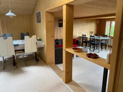 Ein Sitzbereich in der Unterkunft Birchihaus