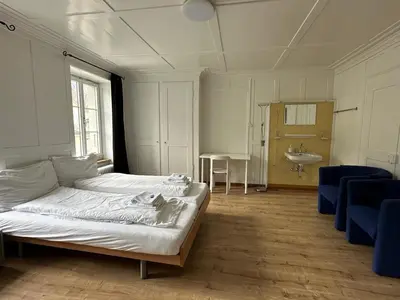 Ein Bett oder Betten in einem Zimmer der Unterkunft Hotel Rebstock Meiringen