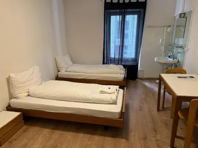Ein Bett oder Betten in einem Zimmer der Unterkunft Hotel Rebstock Meiringen