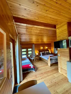 Ein Bett oder Betten in einem Zimmer der Unterkunft Les Mazots du Hameau - Charme Alpin avec Cuisine équipée
