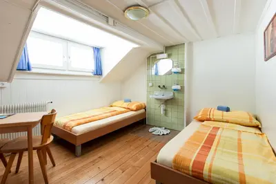 Ein Bett oder Betten in einem Zimmer der Unterkunft Happy Inn Lodge