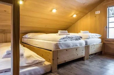 Ein Bett oder Betten in einem Zimmer der Unterkunft Eigerhome - The Cottage mit Wellness - GRIWA RENT AG