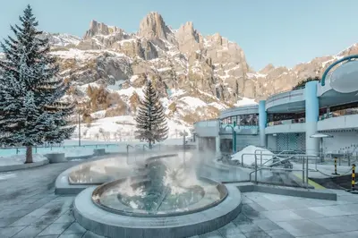 Ein allgemeiner Bergblick oder ein Berglick von des Hotels aus