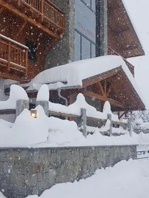 Hotel Alpenblick-Leukerbad-Therme im Winter