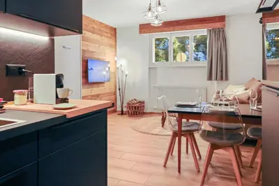 Küche/Küchenzeile in der Unterkunft Studio rénové cosy et centré, Ski-In Ski-Out