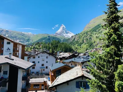 Ein allgemeiner Bergblick oder ein Berglick von des Ferienhauses aus
