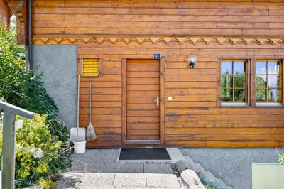 Das Gebäude in dem sich das Chalet befindet