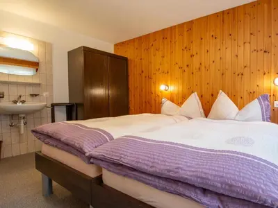 Ein Bett oder Betten in einem Zimmer der Unterkunft Apartment Haus Azur by Interhome