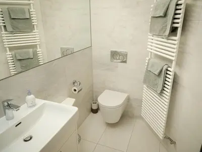 Ein Badezimmer in der Unterkunft Apartment Pasadena-4 by Interhome