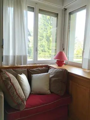 Ein Sitzbereich in der Unterkunft Appartement avec jardin à Crans-Montana