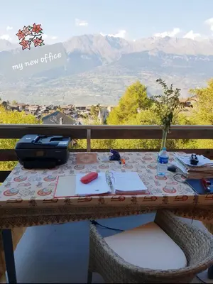 Ein allgemeiner Bergblick oder ein Berglick von der Pension aus