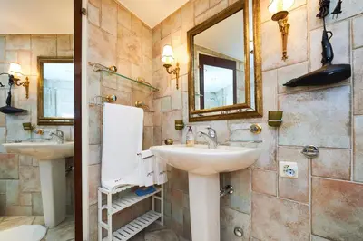 Ein Badezimmer in der Unterkunft Supercrans, Rte de la Tour 10, Superb View!!