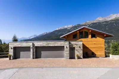 Ein allgemeiner Bergblick oder ein Berglick von der Ferienwohnung aus