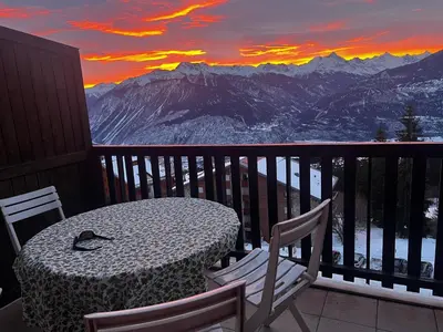 Ein allgemeiner Bergblick oder ein Berglick von der Ferienwohnung aus