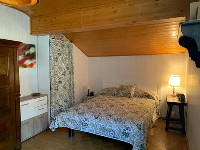 Ein Bett oder Betten in einem Zimmer der Unterkunft Crans Montana spacious 80m2 apartment with stunning view & bus stop outside