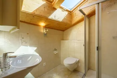 Ein Badezimmer in der Unterkunft Kinohaus 7