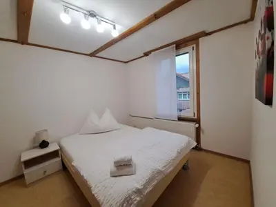 Ein Bett oder Betten in einem Zimmer der Unterkunft Family-friendly apartment with Alpine view