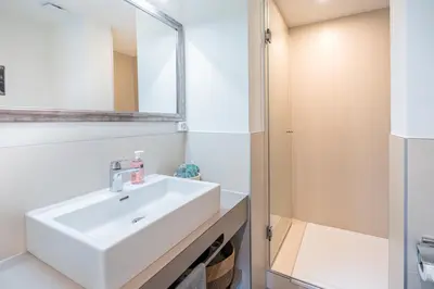 Ein Badezimmer in der Unterkunft Unique Penthouse with Gallery and Mountain View