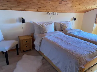 Ein Bett oder Betten in einem Zimmer der Unterkunft APPARTEMENT DE CHARME EN ATTIQUE dans UN PETIT CHALET
