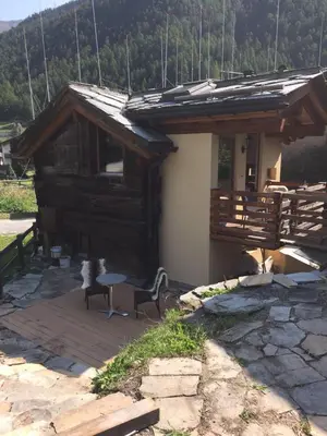 Ein allgemeiner Bergblick oder ein Berglick von des Chalets aus