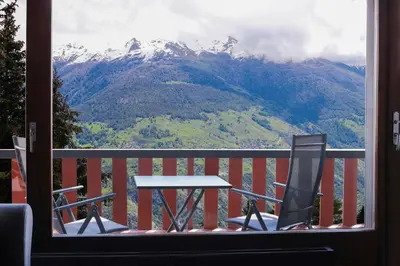 Ein allgemeiner Bergblick oder ein Berglick von der Ferienwohnung aus