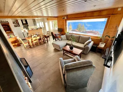 Ein Sitzbereich in der Unterkunft Chalet La Louise avec vue imprenable