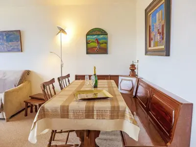 Ein Sitzbereich in der Unterkunft Apartment Merises 17 by Interhome