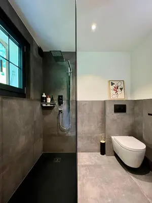 Ein Badezimmer in der Unterkunft Chalet Spatz Loft with Sauna Kandersteg Oeschinen Lake