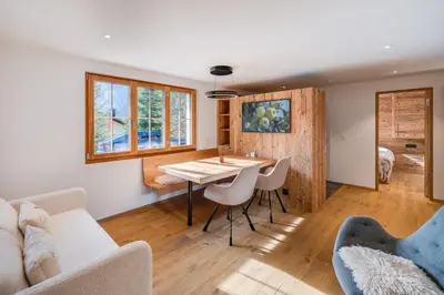 Ein Sitzbereich in der Unterkunft Chalet Spatz Garden near Oeschinen Lake with Sauna access