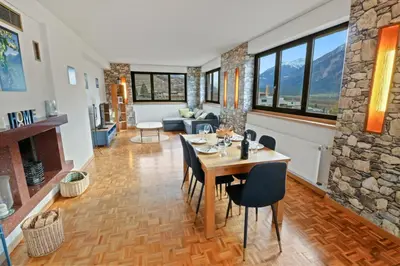 Ein allgemeiner Bergblick oder ein Berglick von der Ferienwohnung aus