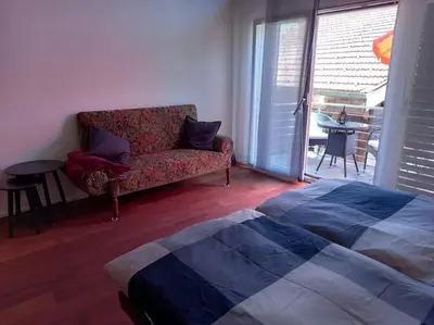 Ein Bett oder Betten in einem Zimmer der Unterkunft NEW.. Matten Central Family Suite, sleeps 4