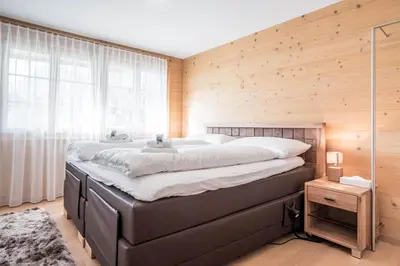 Ein Bett oder Betten in einem Zimmer der Unterkunft Apartment Bränderli 4,5 - GRIWA RENT AG