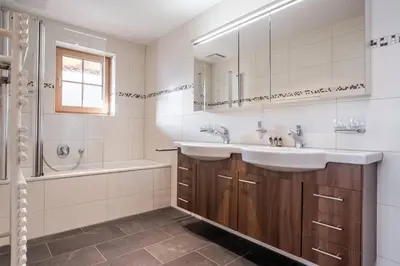 Ein Badezimmer in der Unterkunft Apartment Bränderli 4,5 - GRIWA RENT AG