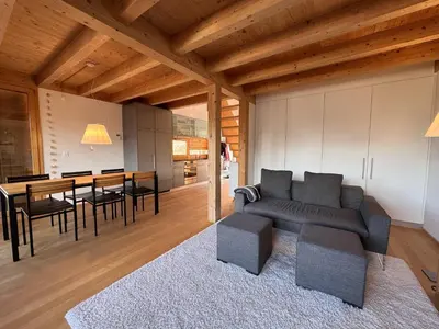 Ein Sitzbereich in der Unterkunft Chalet Roossi 4