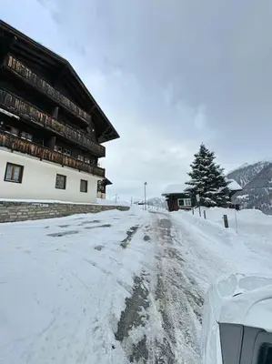 Charming Apartment Only 150 Meters from the Ski Lift im Winter