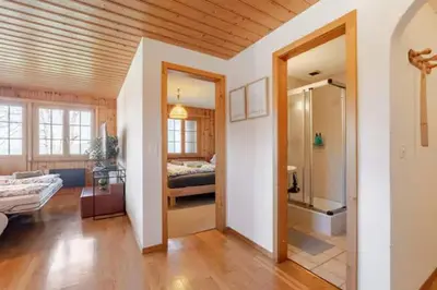 Ein Badezimmer in der Unterkunft Alpine View Chalet Private Garden & Lake Views
