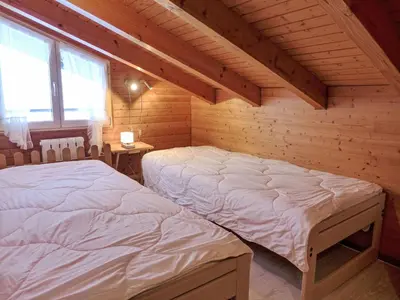 Ein Bett oder Betten in einem Zimmer der Unterkunft Apartment Chalet Bienli Oben by Interhome