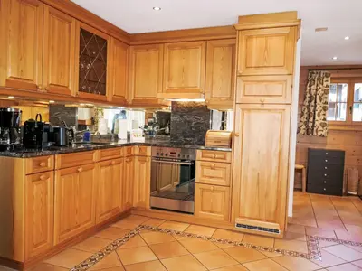 Küche/Küchenzeile in der Unterkunft Apartment Chalet Pfingstrose by Interhome